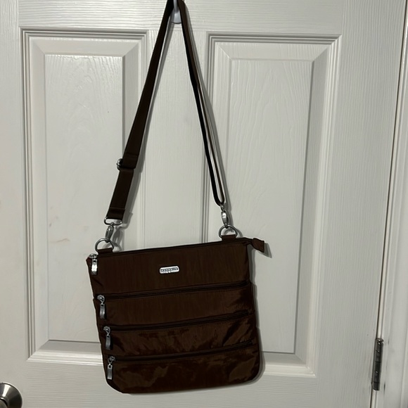 Baggallini Brown Nylon Crossbody. - Picture 2 of 13